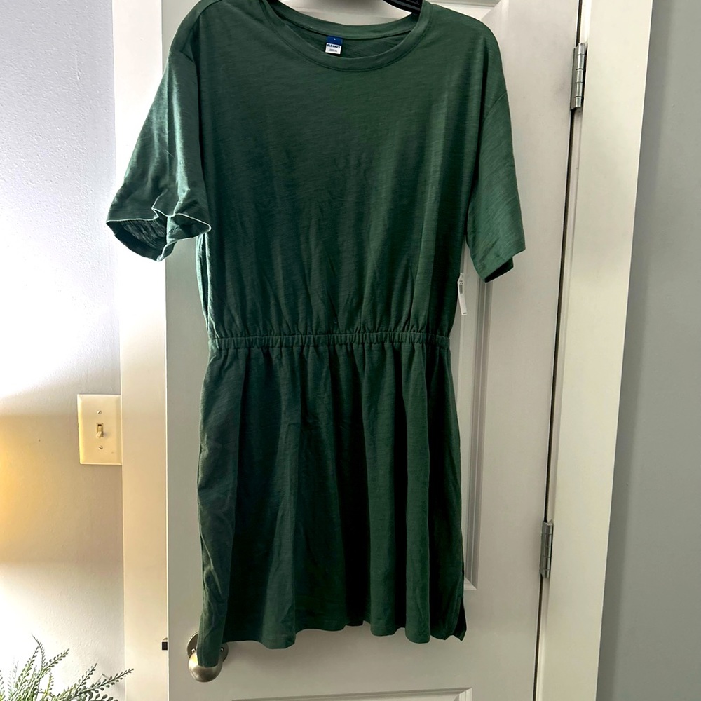 Old Navy waist defined dress. Size large. NWT